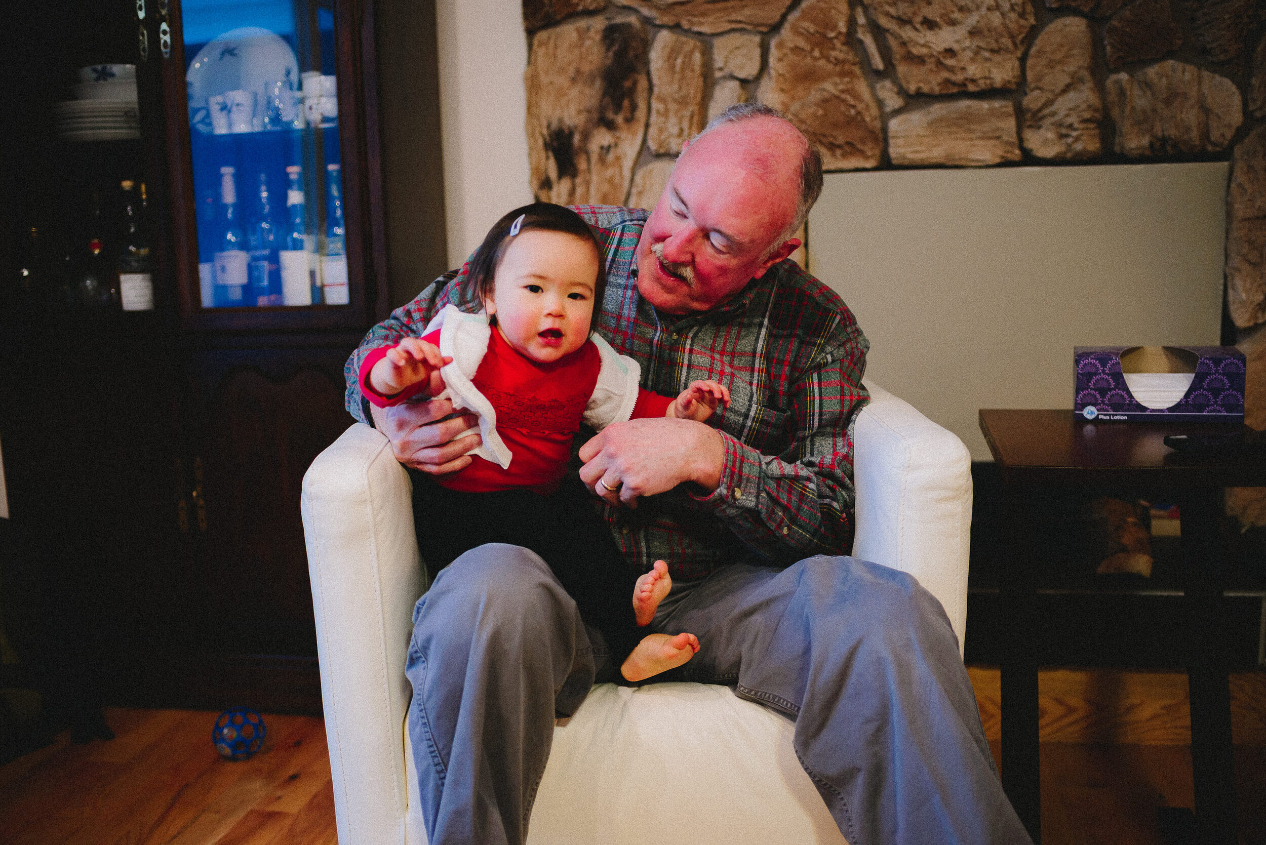 anchorage-in-home-winter-family-session-alaska-photographer-way-up-north-photography (452).jpg