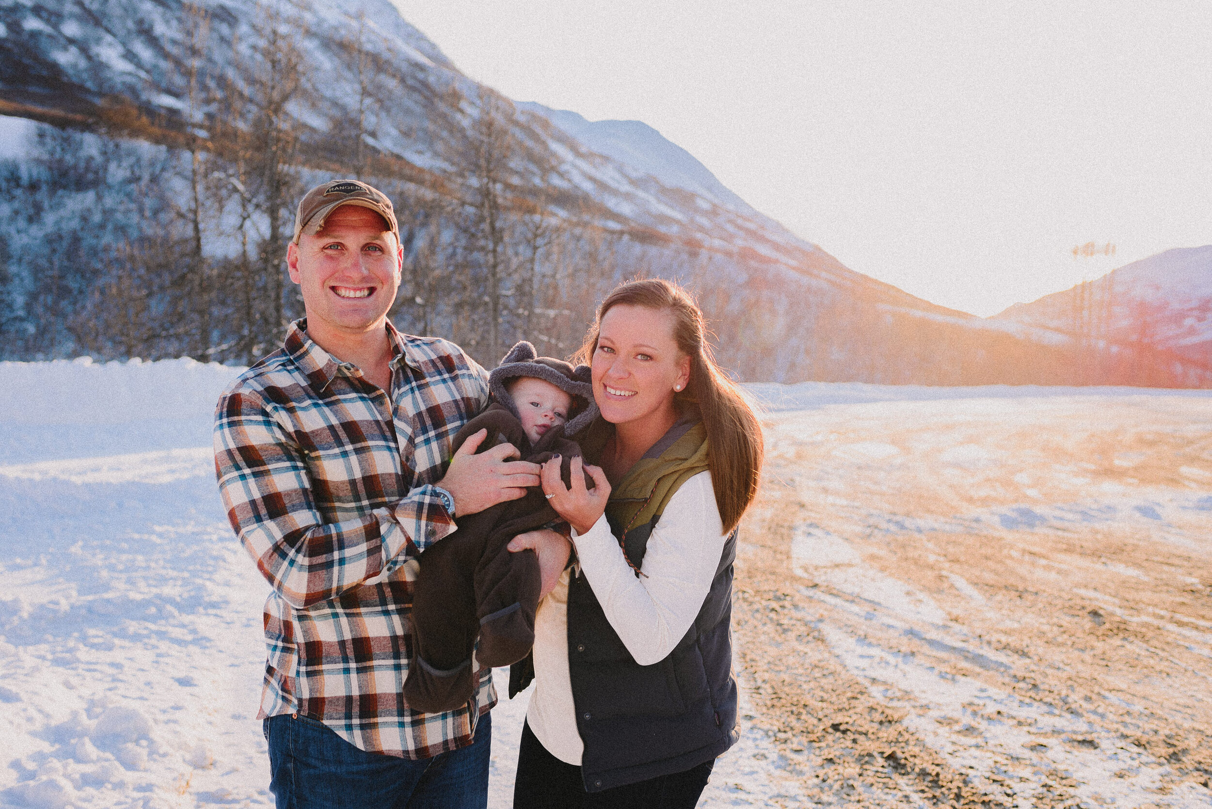 hatcher-pass-snowy-session-alaska-photographer-way-up-north-photography (38).jpg