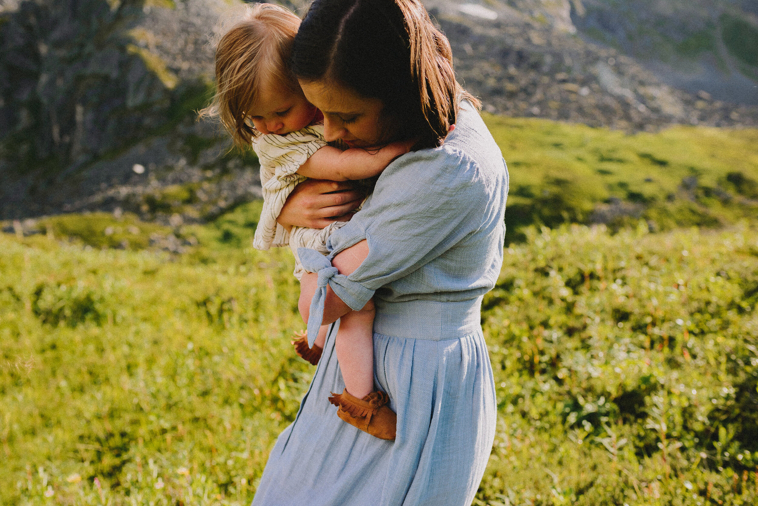 hatcher-pass-adventure-family-session-alaska-photographer-way-up-north-photography (187).jpg