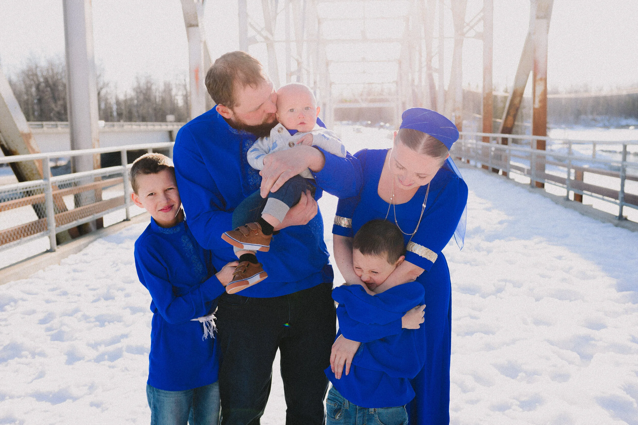 Reutov | Old Matanuska Bridge Winter Family Session