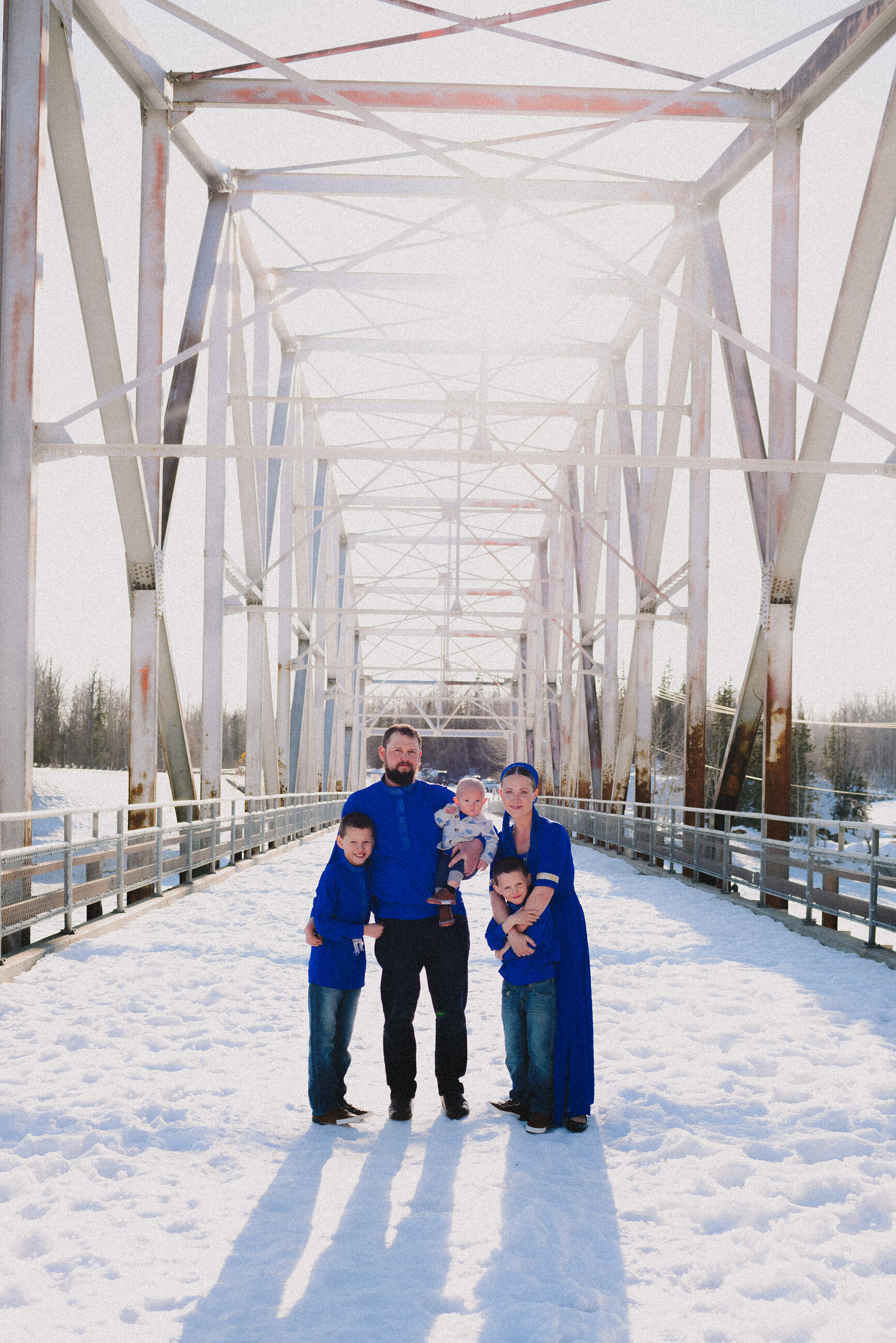 old-matanuska-bridge-winter-family-session-palmer-alaska-way-up-north-photography (10).jpg