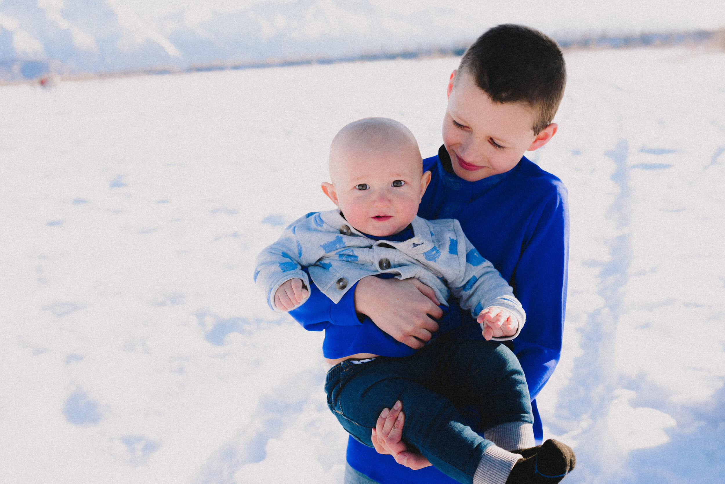 old-matanuska-bridge-winter-family-session-palmer-alaska-way-up-north-photography (205).jpg