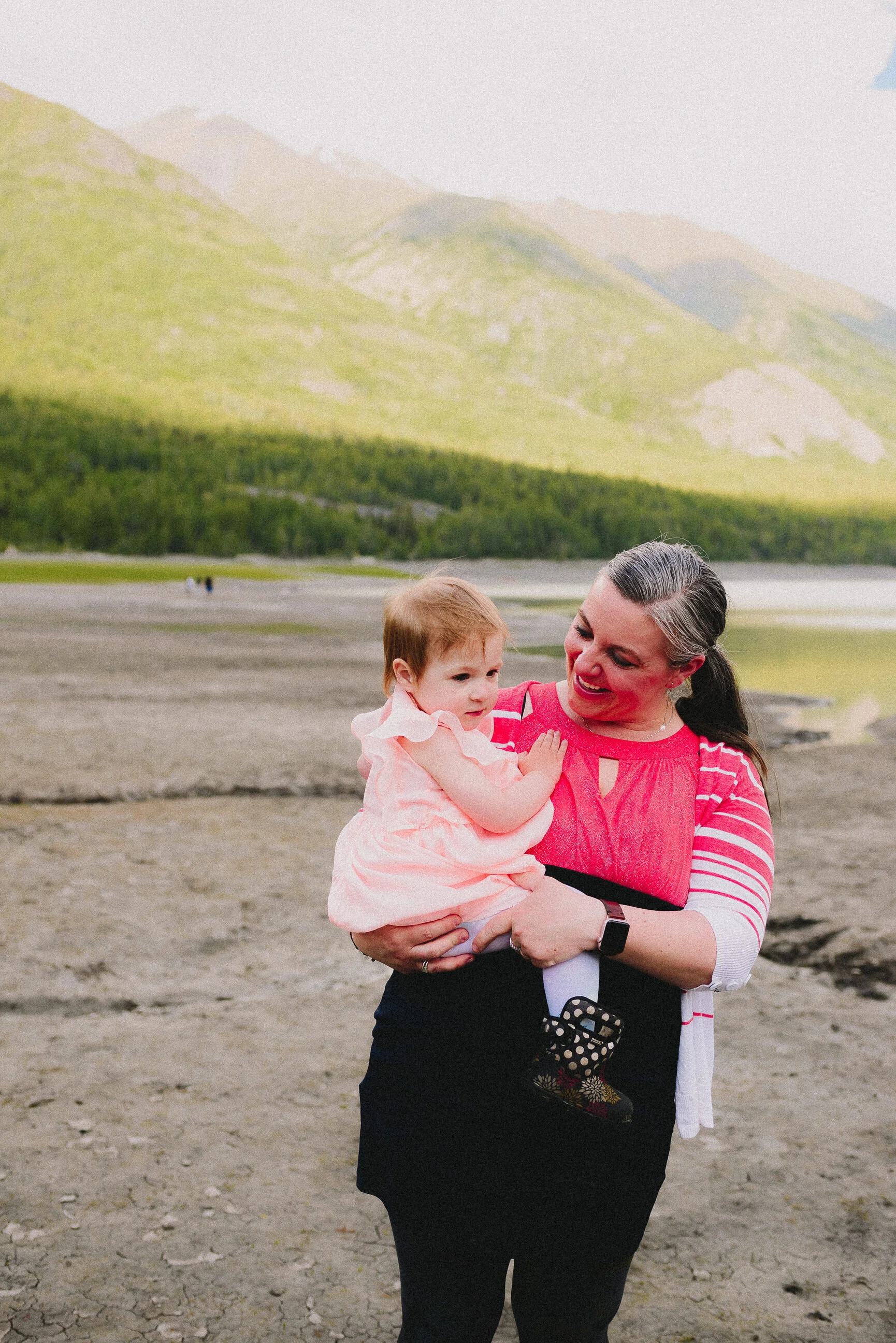 eklutna-lake-summer-family-session-alaska-photographer-way-up-north-photography (139).jpg