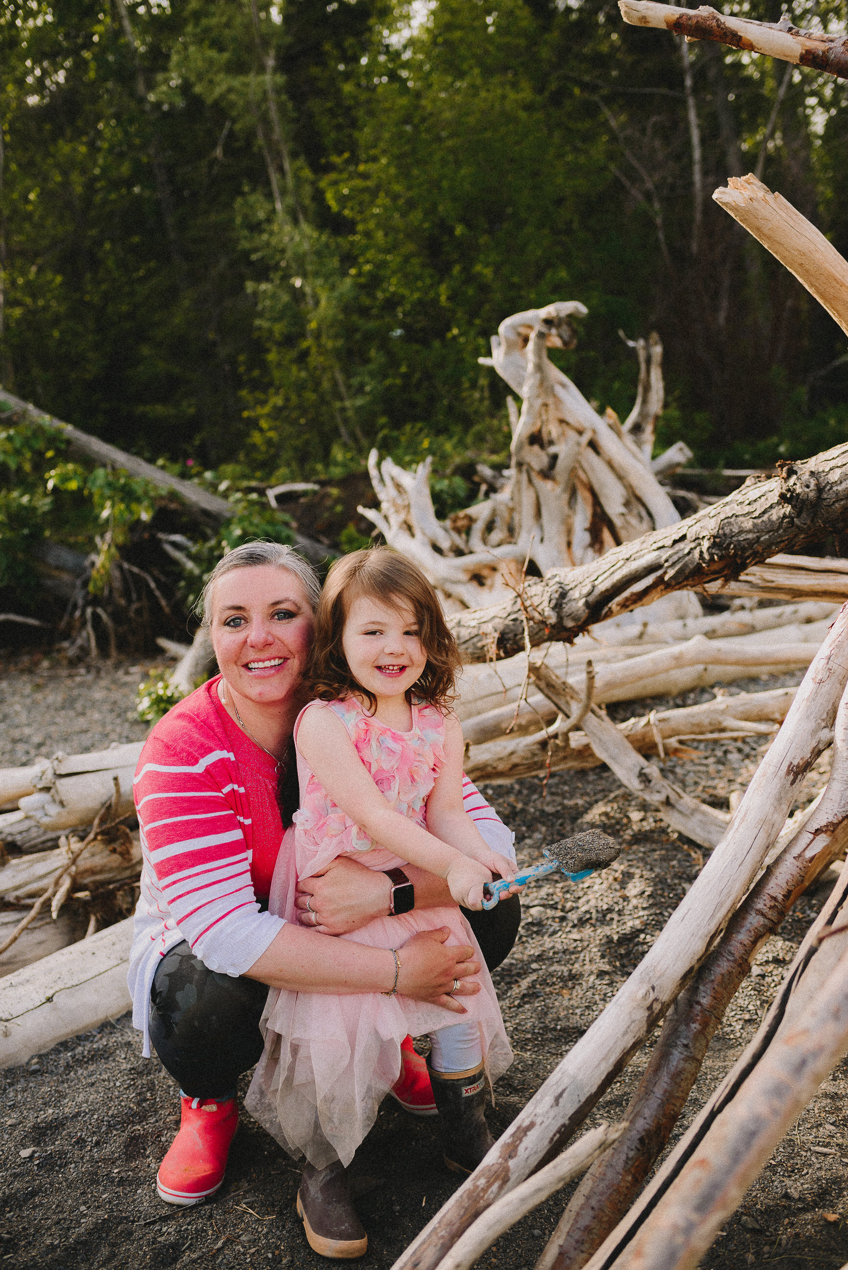 eklutna-lake-summer-family-session-alaska-photographer-way-up-north-photography (494).jpg