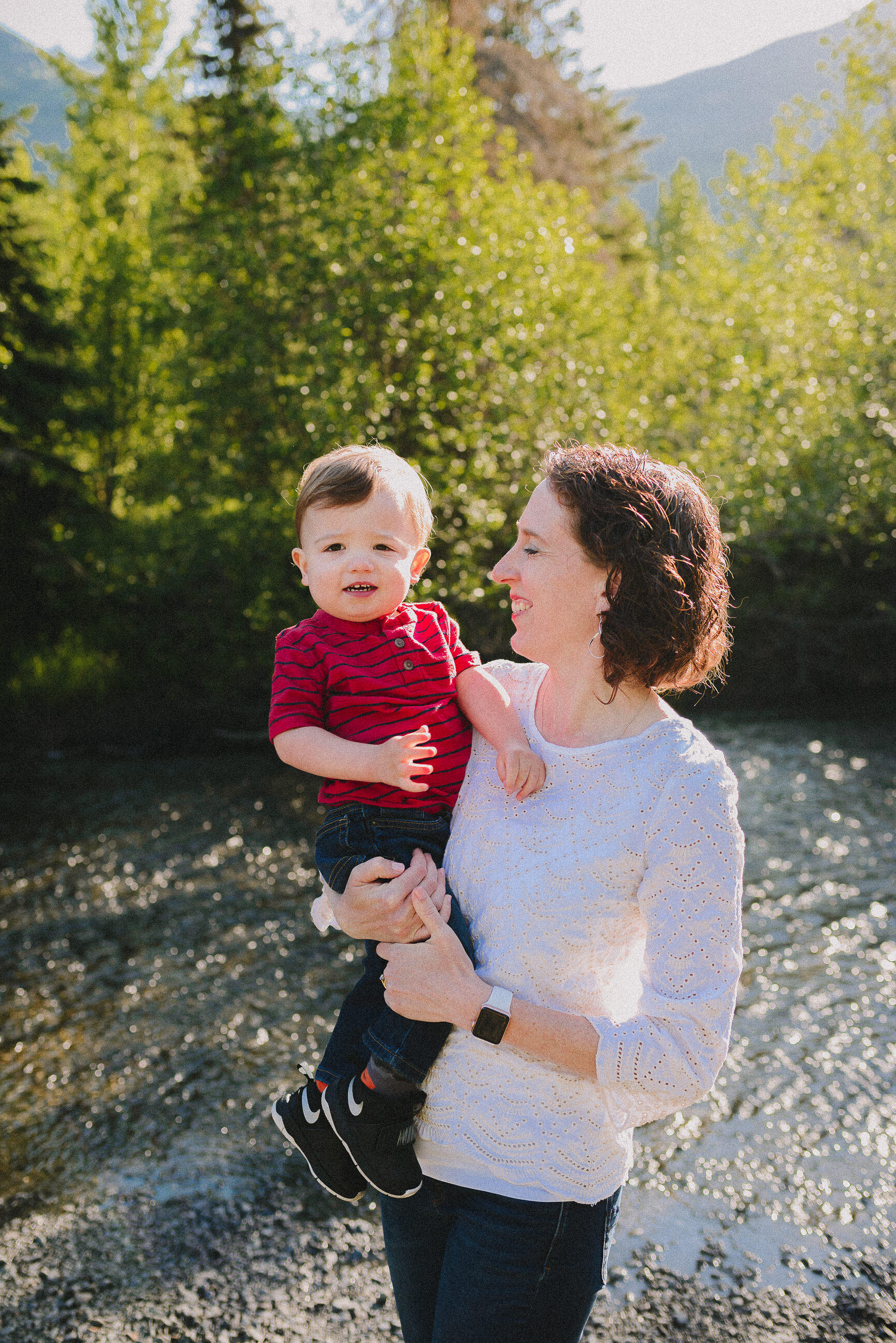 north-fork-eagle-river-family-session-alaska-photographer-way-up-north-photography (58).jpg