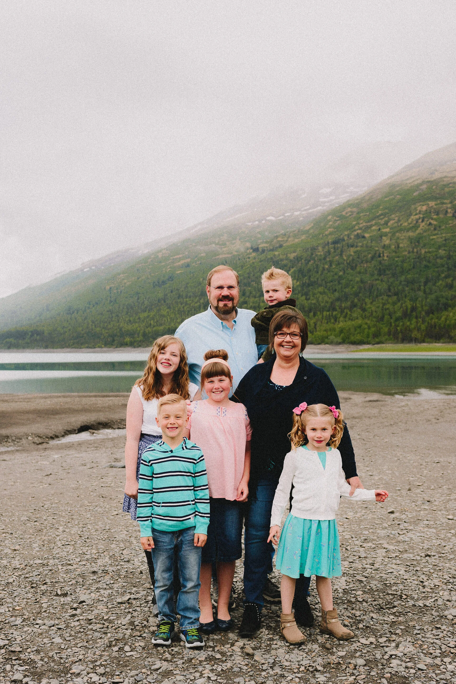 eklutna-lake-extended-family-session-alaska-photographer-way-up-north-photography (85).jpg