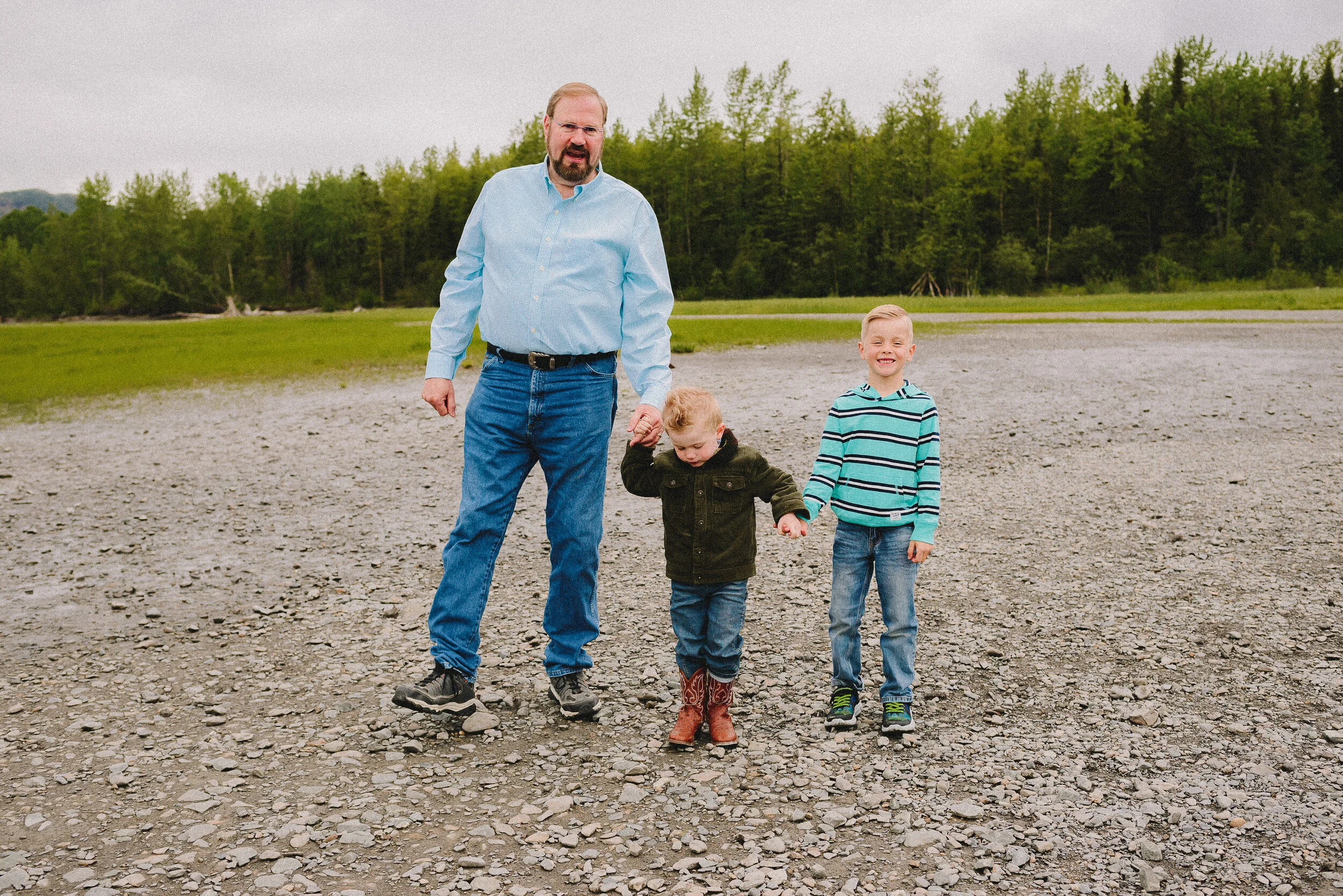eklutna-lake-extended-family-session-alaska-photographer-way-up-north-photography (142).jpg