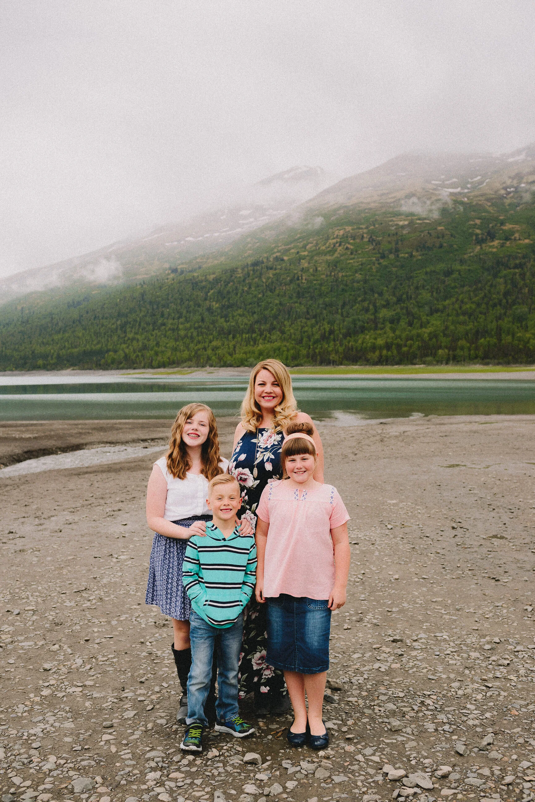 eklutna-lake-extended-family-session-alaska-photographer-way-up-north-photography (164).jpg