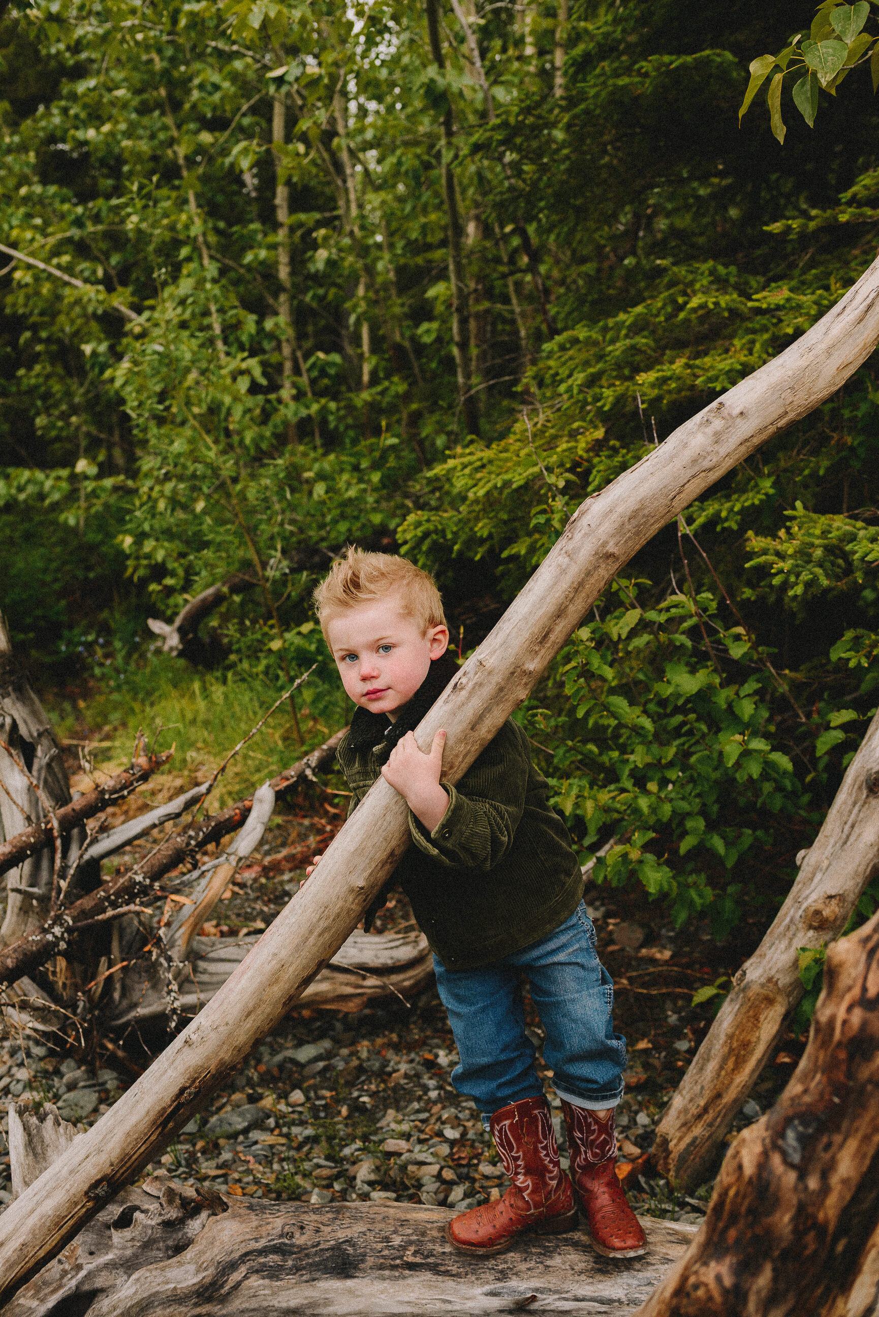 eklutna-lake-extended-family-session-alaska-photographer-way-up-north-photography (218).jpg