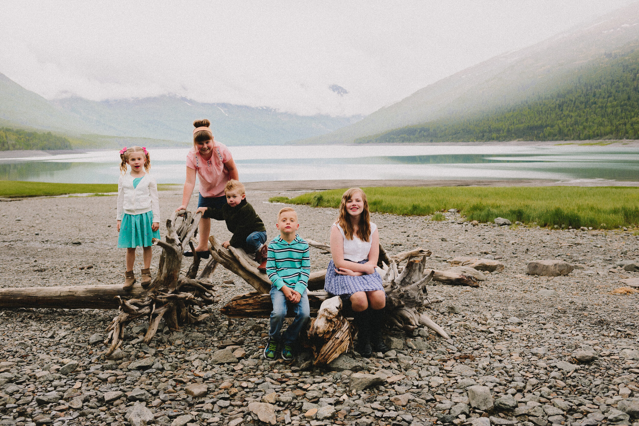 eklutna-lake-extended-family-session-alaska-photographer-way-up-north-photography (303).jpg