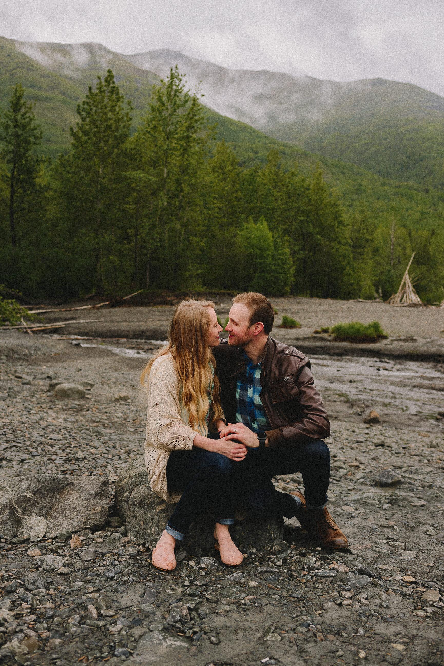 eklutna-lake-extended-family-session-alaska-photographer-way-up-north-photography (526).jpg