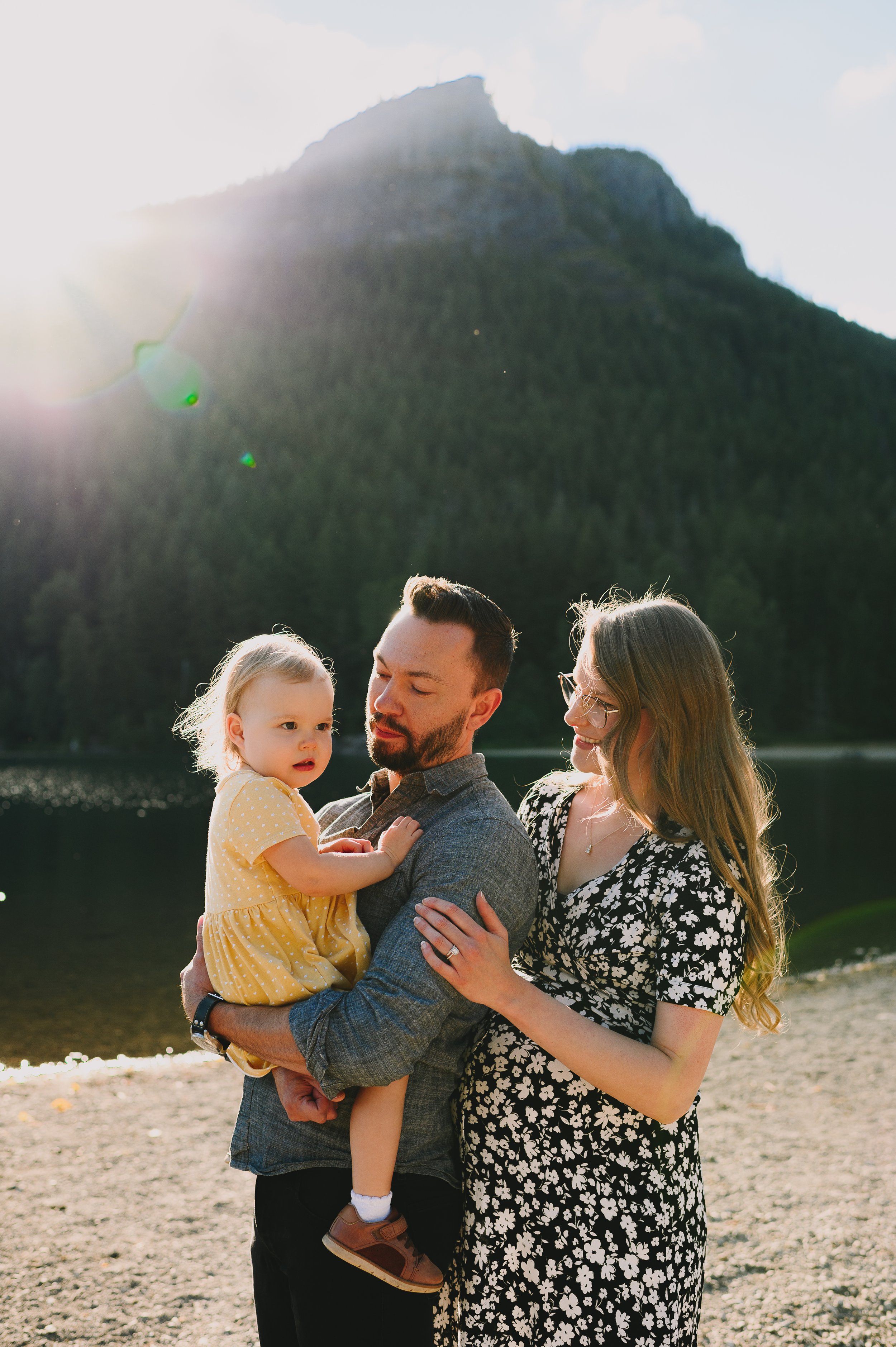 rattlesnake-lake-family-session-seattle-washington-family-photographer (36).jpg