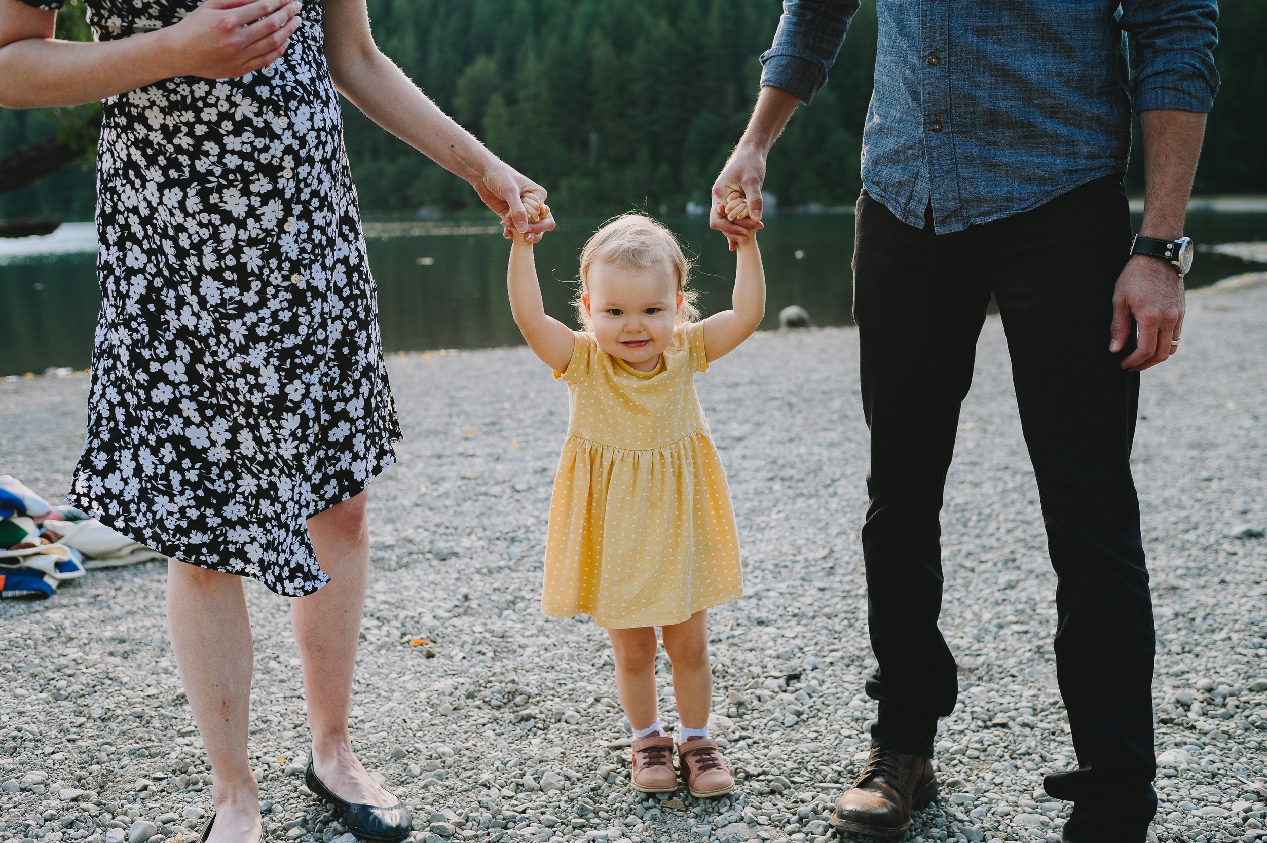 rattlesnake-lake-family-session-seattle-washington-family-photographer (116).jpg