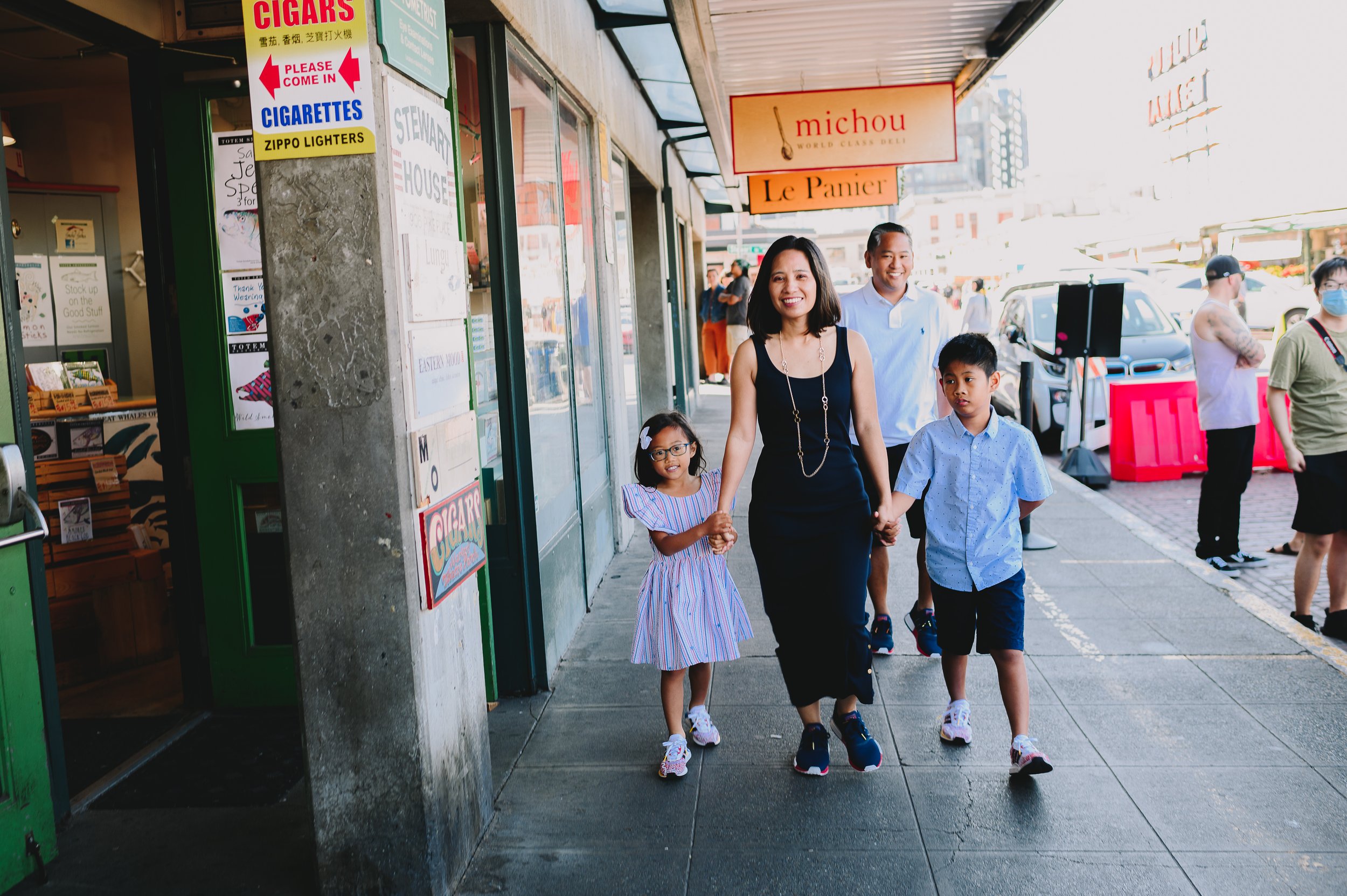 pike-place-market-family-session-seattle-washington-family-photographer (136).jpg