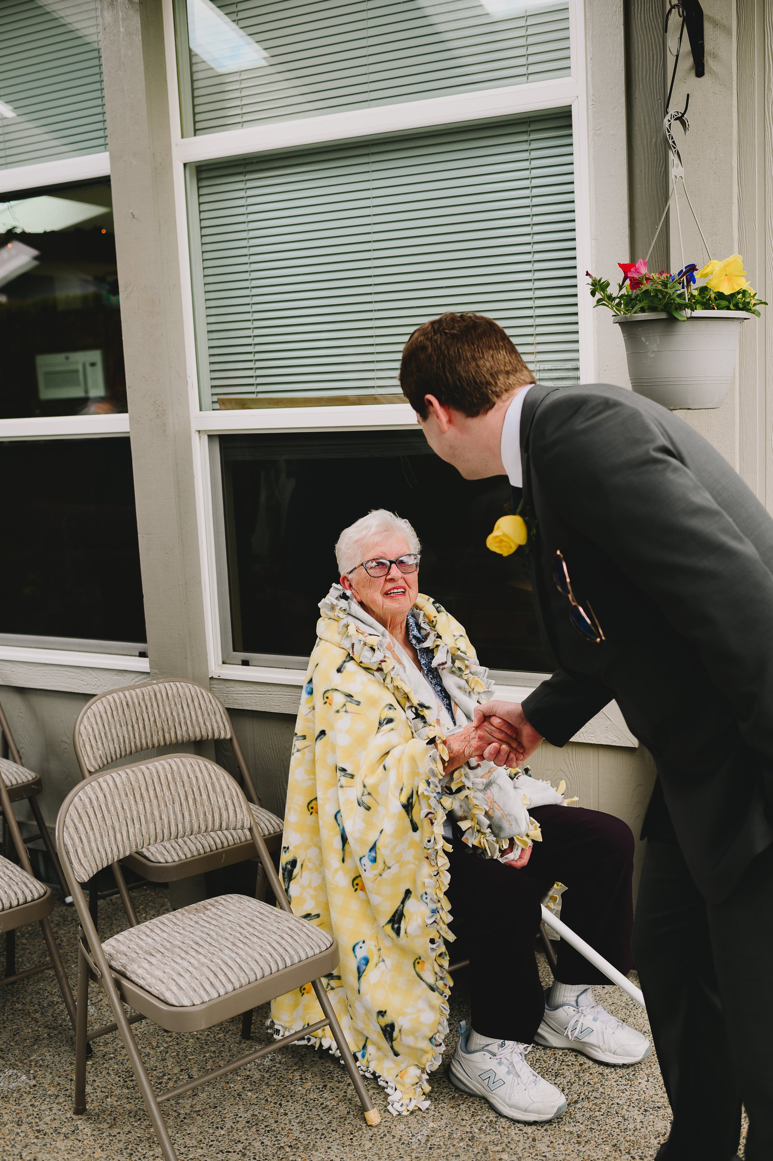 olympia-washington-intimate-backyard-wedding-olympia-washington-wedding-photographer (20).jpg