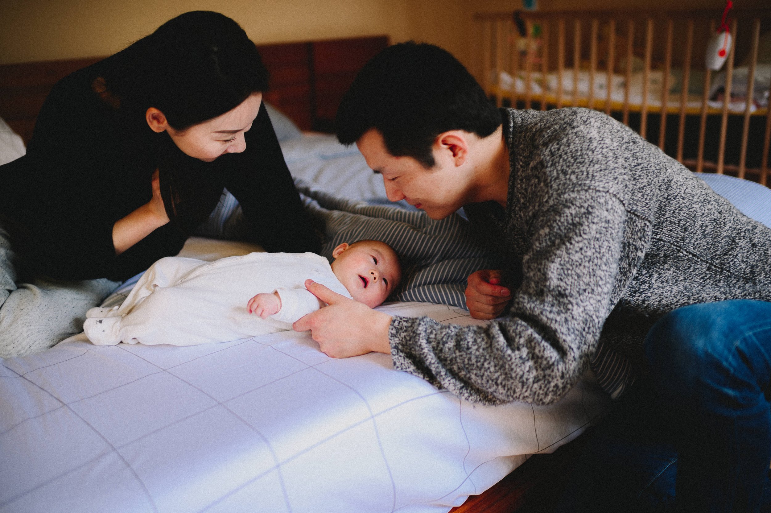 mercer-island-in-home-newborn-family-session-seattle-family-photographer (9).jpg