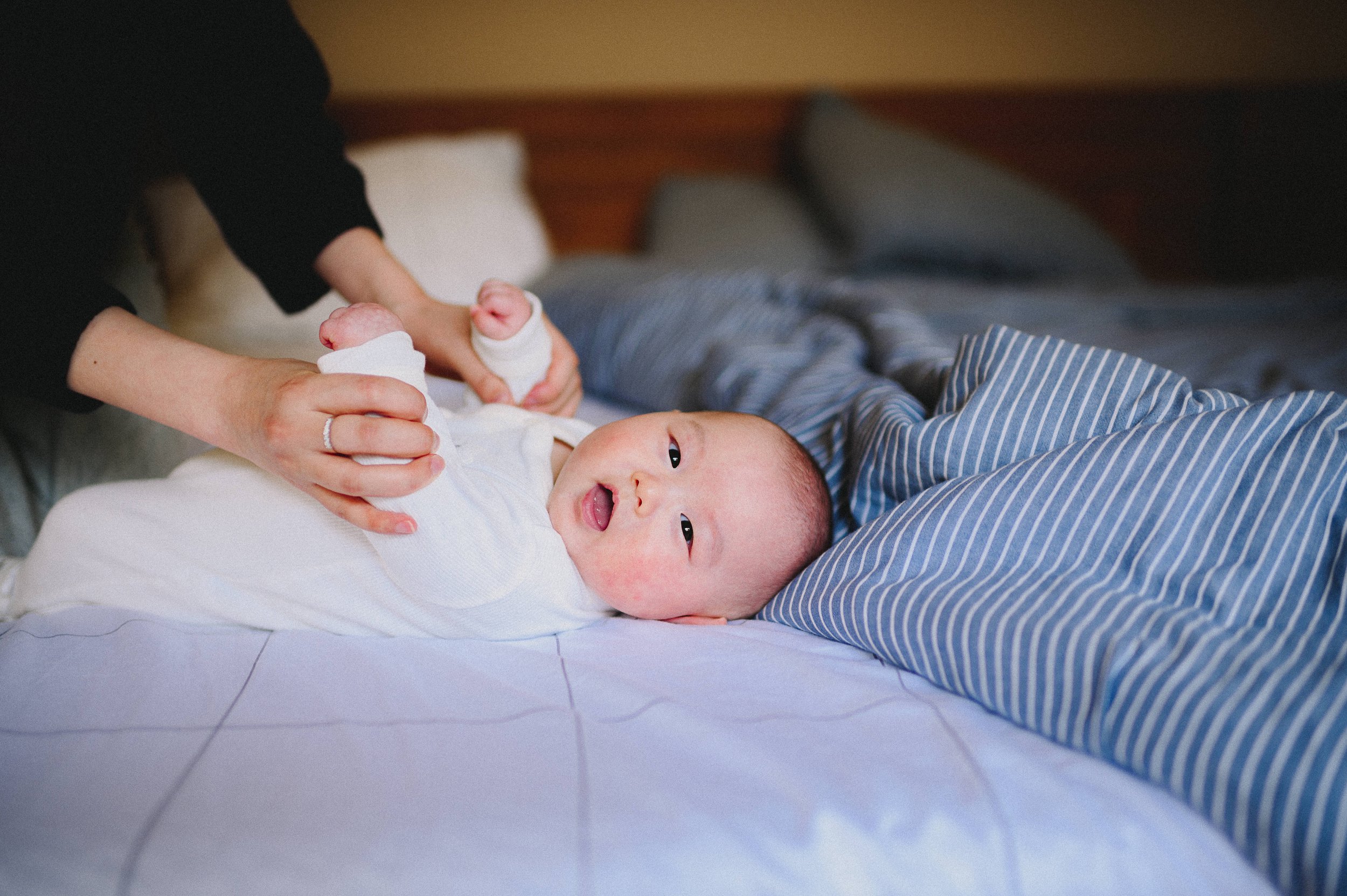 mercer-island-in-home-newborn-family-session-seattle-family-photographer (23).jpg