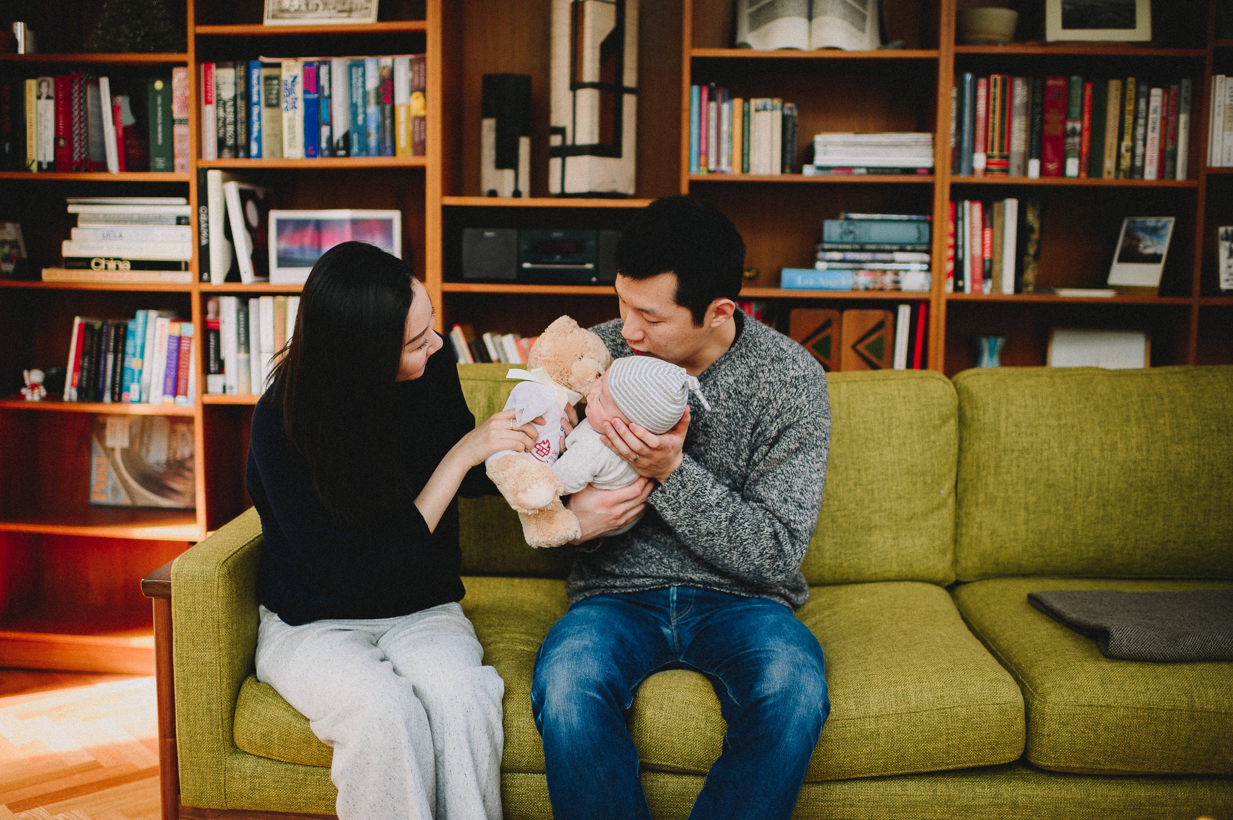 mercer-island-in-home-newborn-family-session-seattle-family-photographer (152).jpg