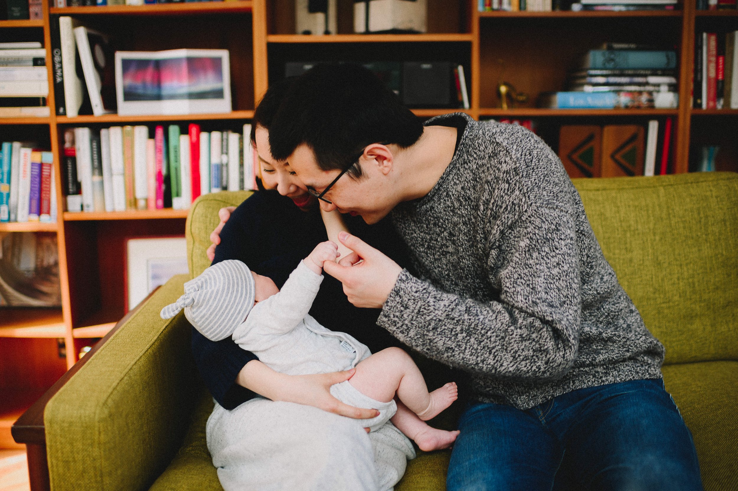 mercer-island-in-home-newborn-family-session-seattle-family-photographer (275).jpg