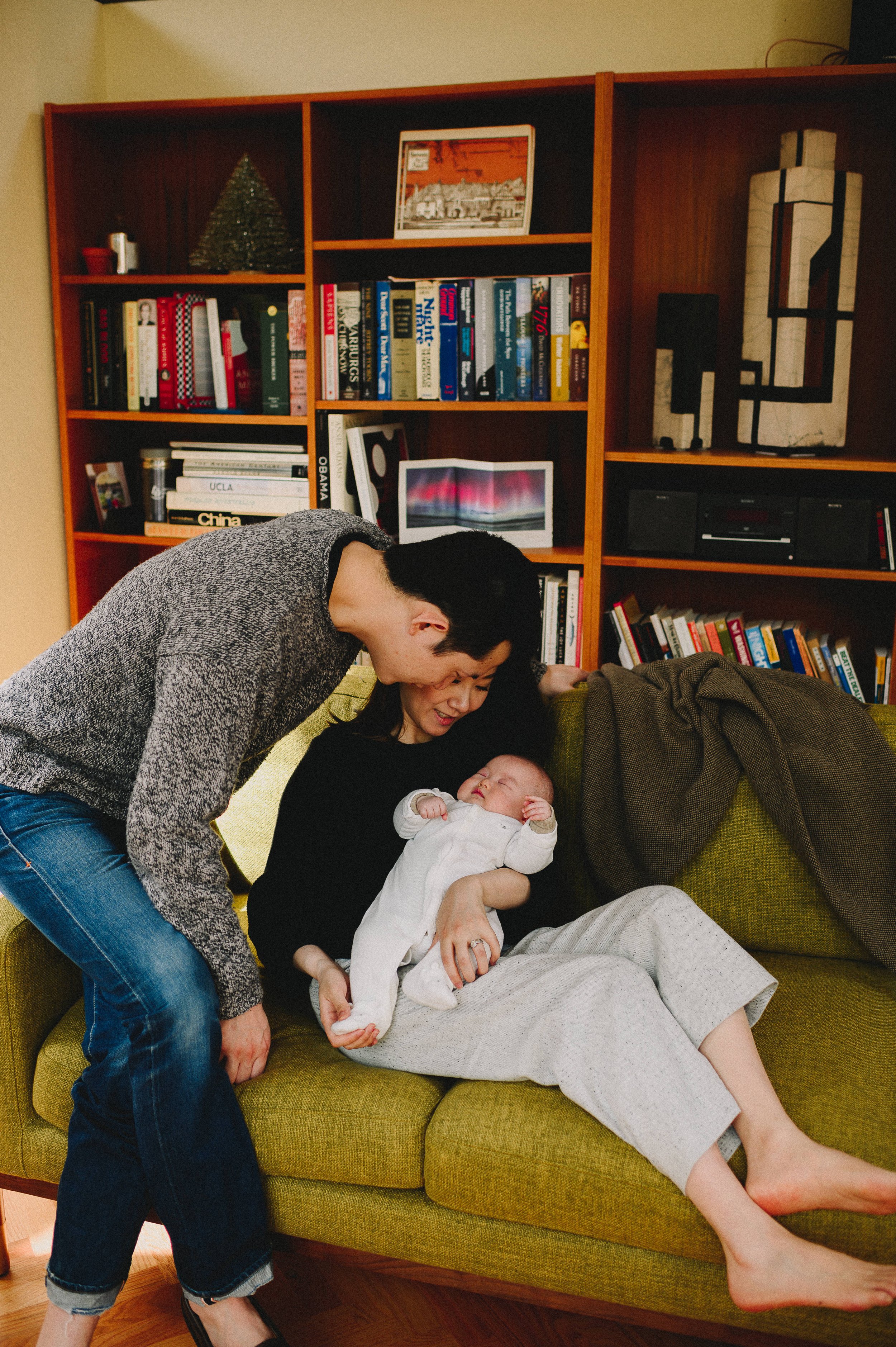 mercer-island-in-home-newborn-family-session-seattle-family-photographer (1014).jpg