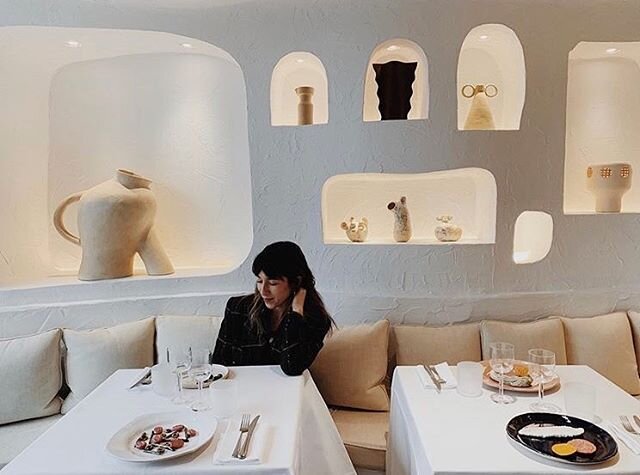 #babesgotgrace 🏺 @milenachkaa rocking her @adelyngracevintage blazer in Paris .
.
.

#adelyngracevintage #shopsmall #shoplocal #vintage #vintageootd #dailyaesthetic #mybeigelife #90saesthetic #stylist #thriftstorefinds #parischic #desertvibes #ecofa