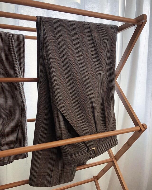 borrowing from the boys :: plaid trousers online now 🕵🏻&zwj;♂️
.
.
.

#adelyngracevintage #shopsmall #shoplocal #vintage #vintageootd #dailyaesthetic #mybeigelife #90saesthetic #stylist #thriftstorefinds #parischic #desertvibes #ecofashion #mycurat