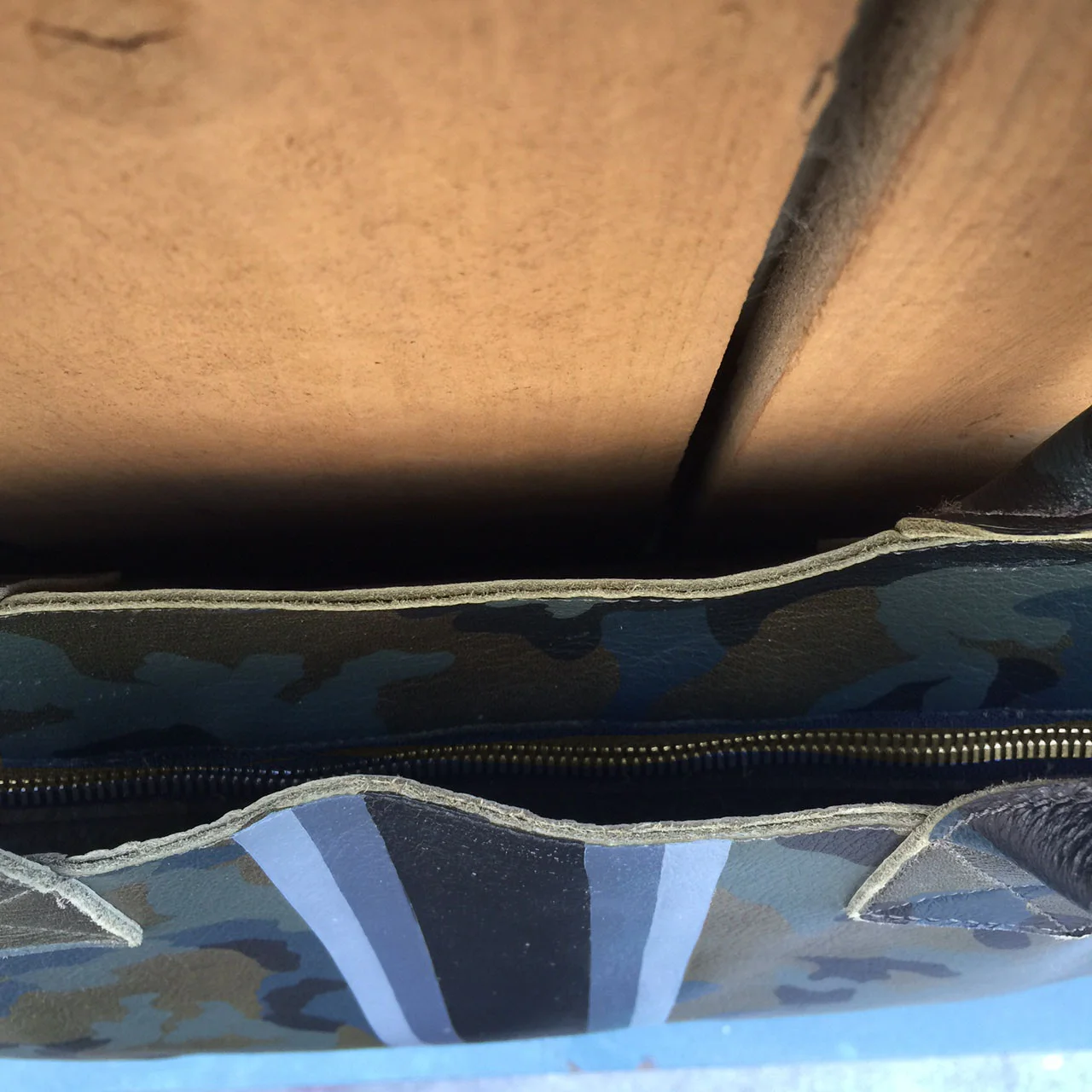 gold zipper closure on noha 5 gray stripes.jpg
