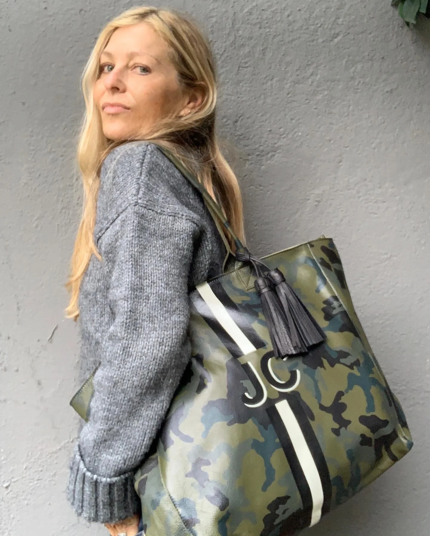 EE5FF4F0-B1ED-424A-8B0F-7E58A70EDFE0