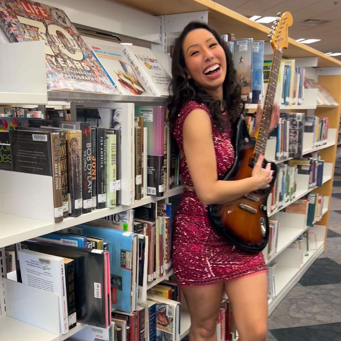 shred in the stacks‼️🎸❤️&zwj;🔥📕