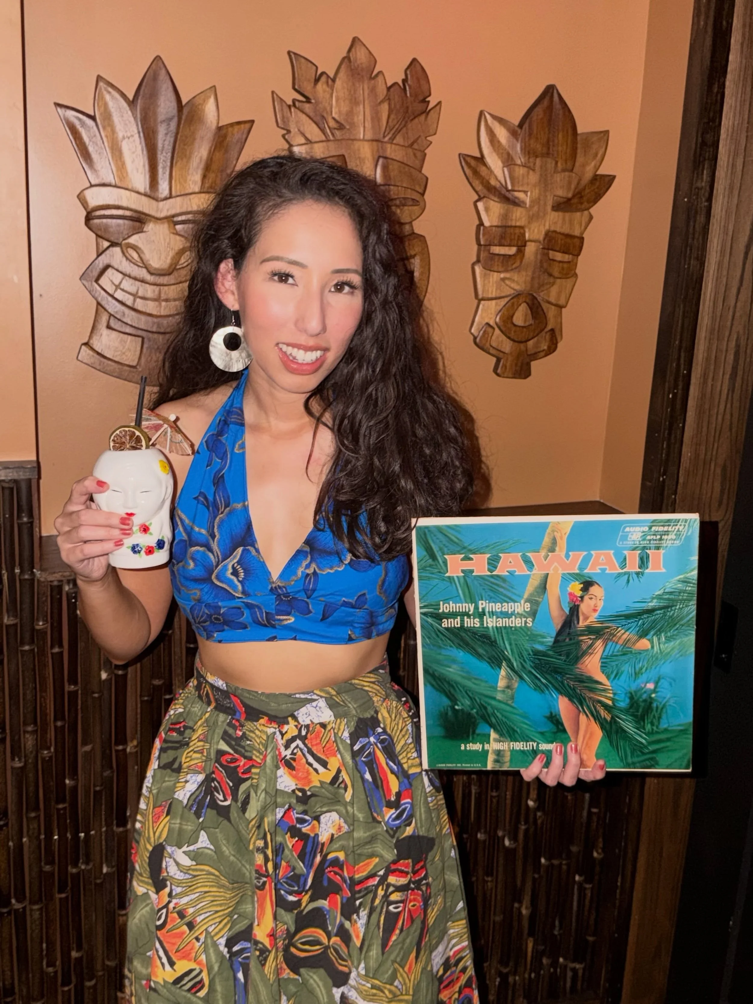 we packed both floors of @tikion18dc for Tiki Vinyl Night! 🍹🍹 love meeting everyone &amp; sharing the vintage vacation vibe. these were some of my favorite comments on the music:

🧜&zwj;♀️ &ldquo;it feels like I&rsquo;m underwater&rdquo;

🏝️ &ldq