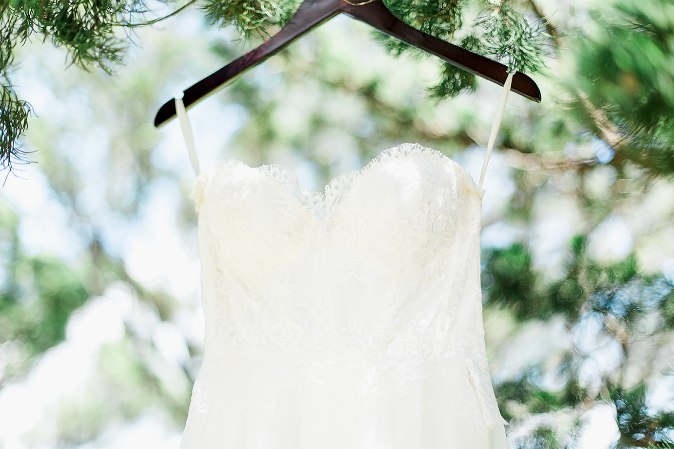 Beautiful wedding dress | Wedding in Driftwood Beach, Jekyll Island, GA