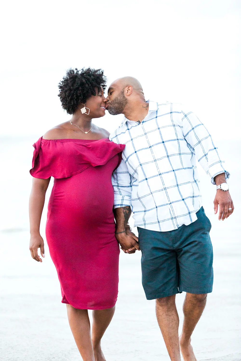 maternity photoshoot at the beach