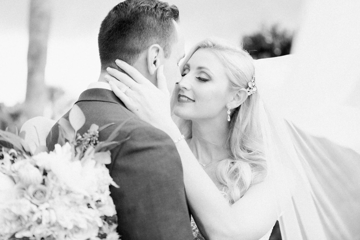 bride and groom posing ideas in jacksonville fl wedding