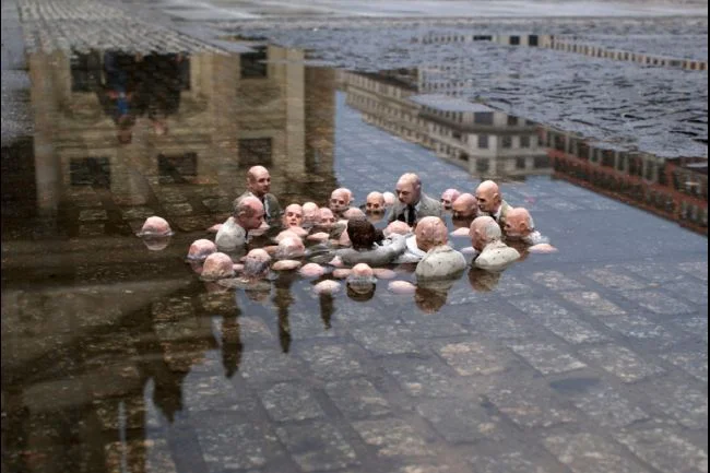Isaac Cordal’s “Follow the leaders.” Berlin, Germany, April 2011. (Cement Eclipses/Facebook)