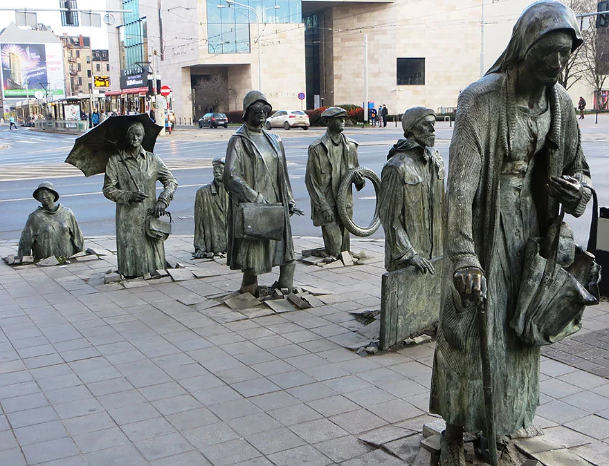 El Monumento de un transeúnte anónimo, Wroclaw, Polonia