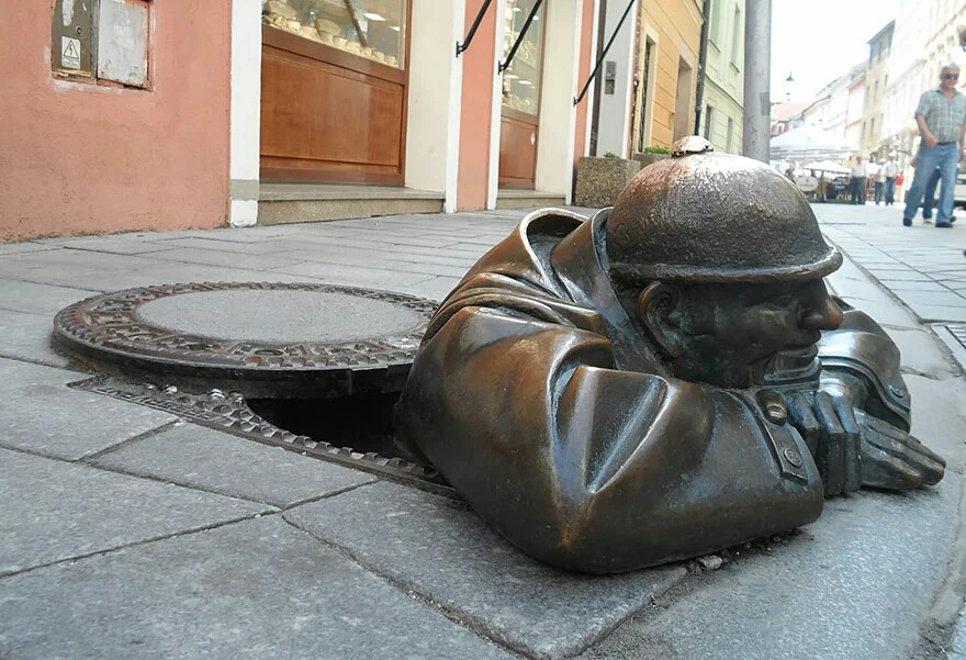 Hombre trabajando, Bratislava, Slovakia