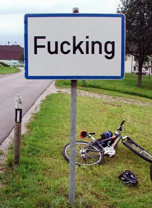 Señal de entrada a la villa de Fucking, la señal más robada de Austria