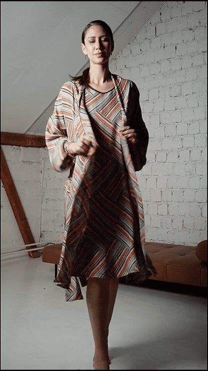 54 Tangerine Robe_4-high.gif