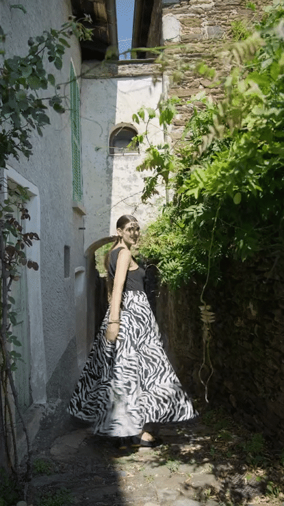 44-zebra print skirt- A7sM31450-high.gif