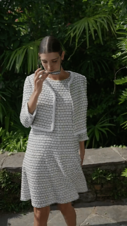31- B&W boucle jacket with white -A7sM31395-high.gif