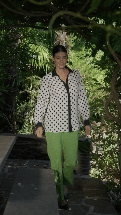43-B&W polkadot blouse- A7sM31443-high.gif