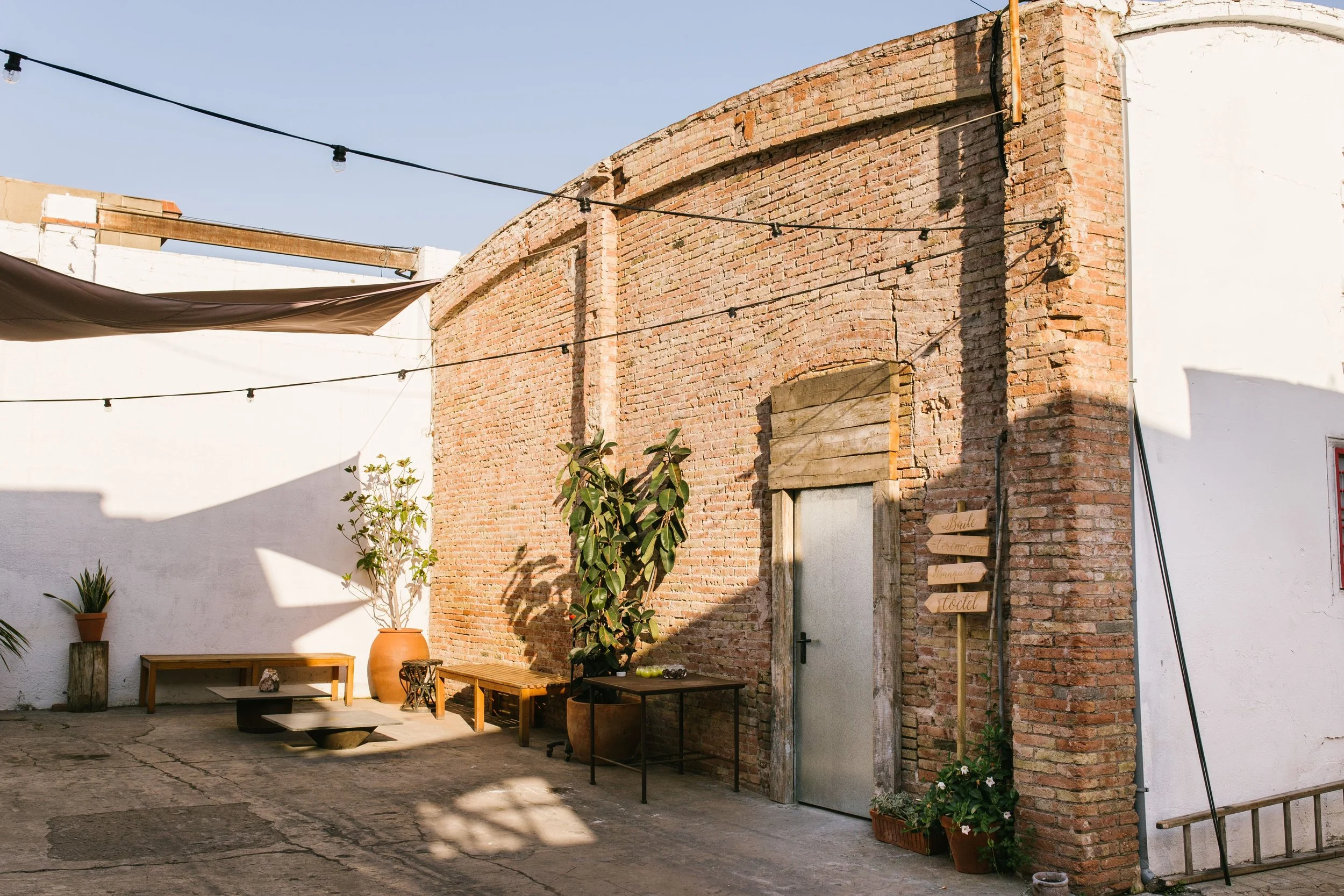 Espacio patio exterior de la nave