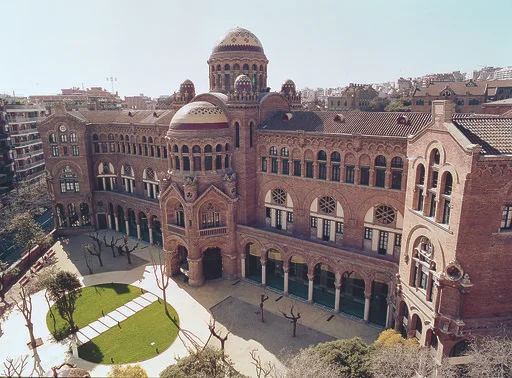 Casa Convalescència: Modernismo en estado puro
