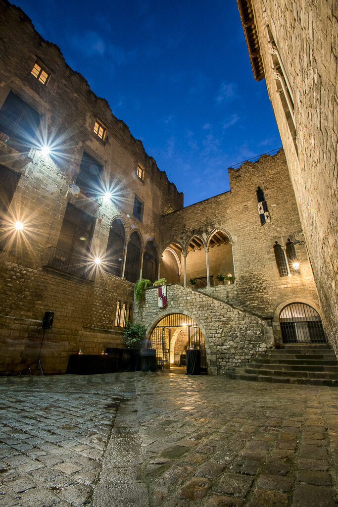 patio exterior palau requesens.jpg