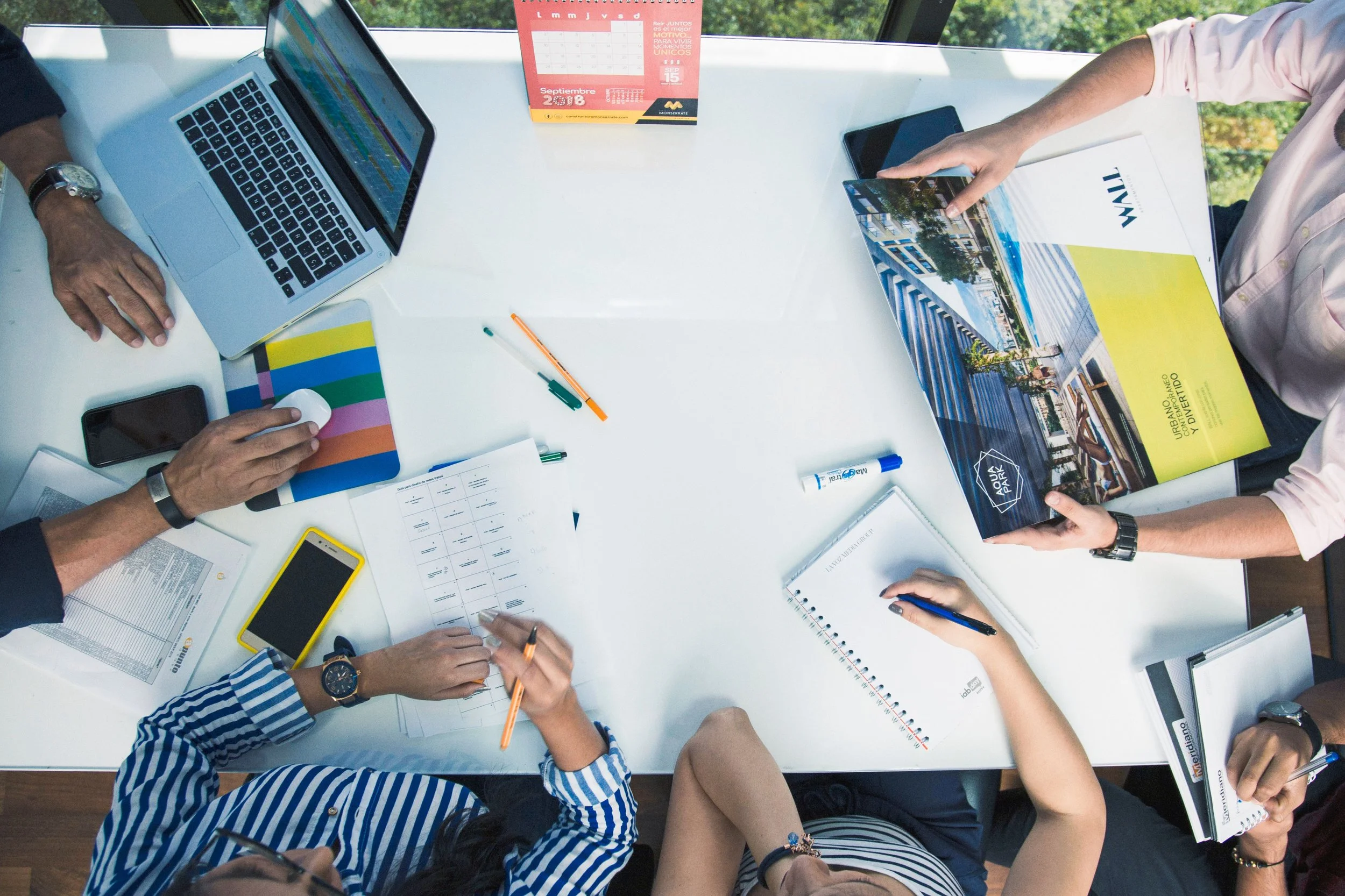 EL CONTRABRIEFING:                                                                     EL DOCUMENTO QUE TRANSFORMA UNA IDEA                     EN UN PROYECTO VIABLE