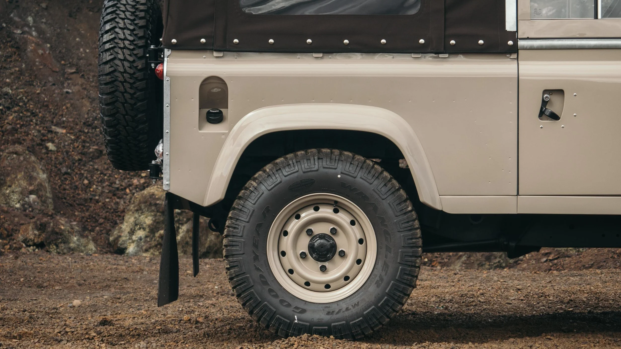 coolnvintage Land Rover Defender (69 of 81).jpg