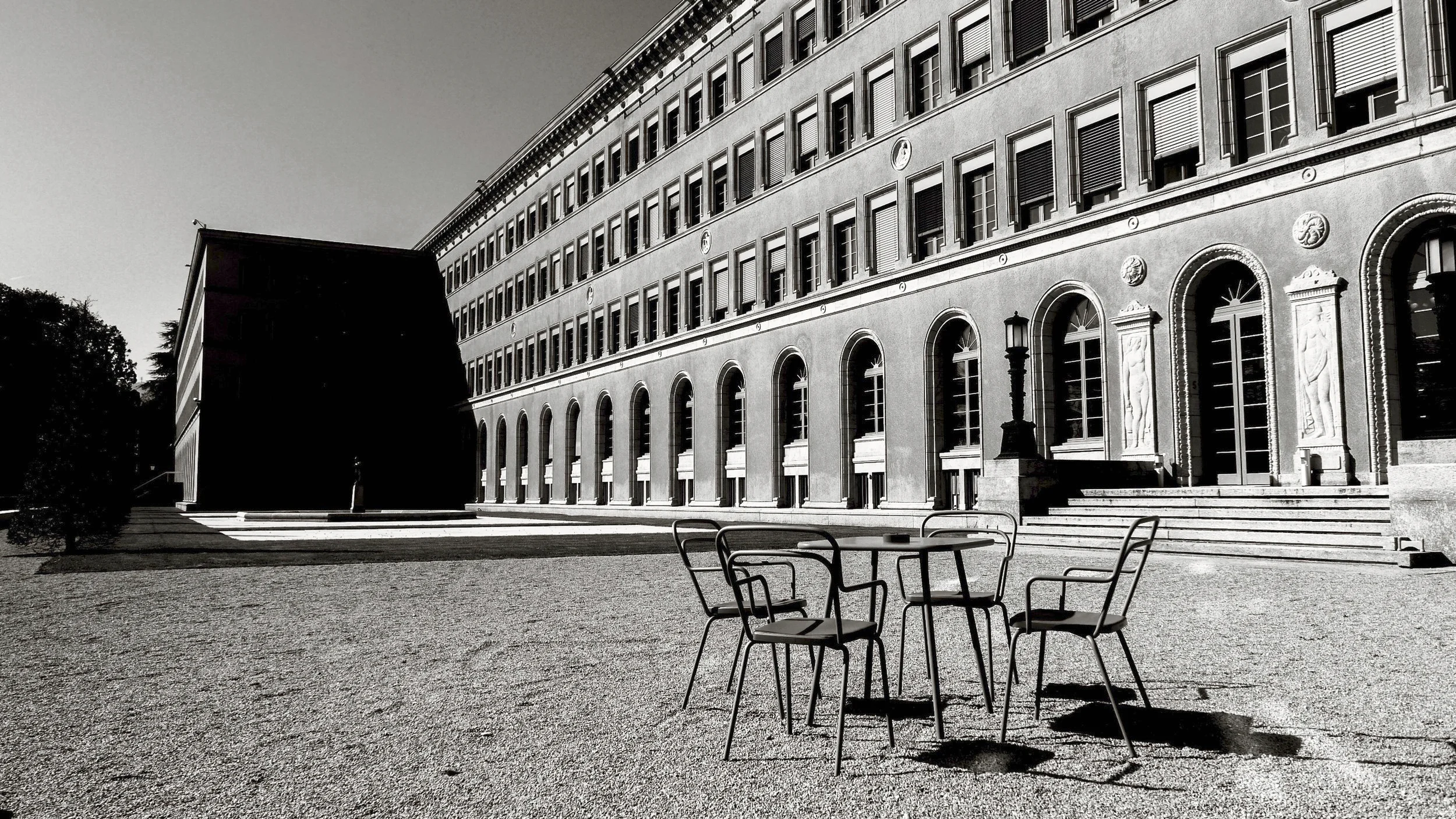 CAFE CHAIRS&TABLE/ WTO/ GENEVA