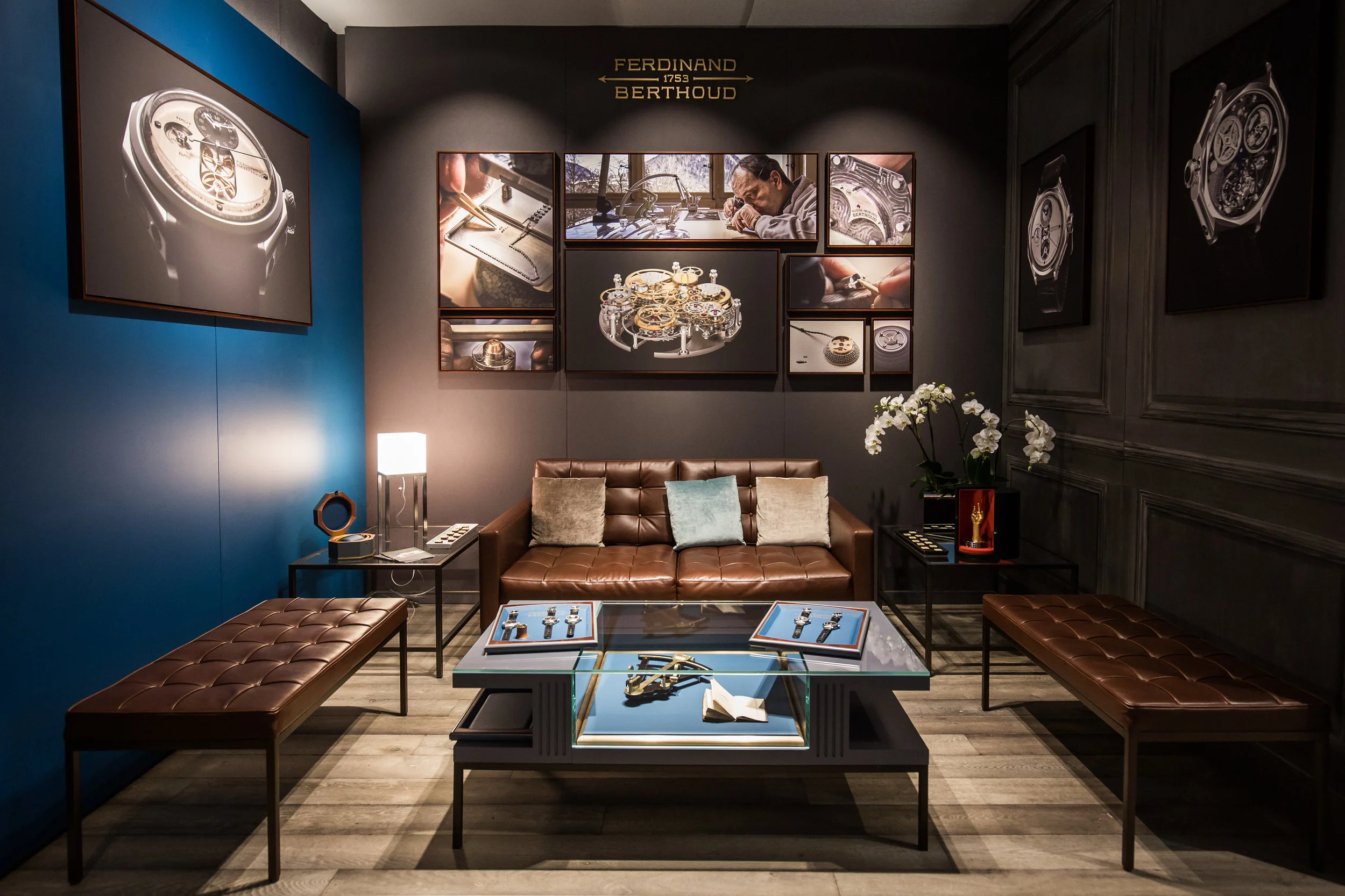 Chopard lounge with Sofa and benches by Knoll