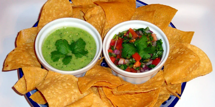 taste of puebla chips and salsa.jpg