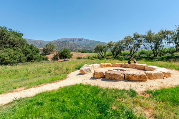 Outdoor fire pit.png